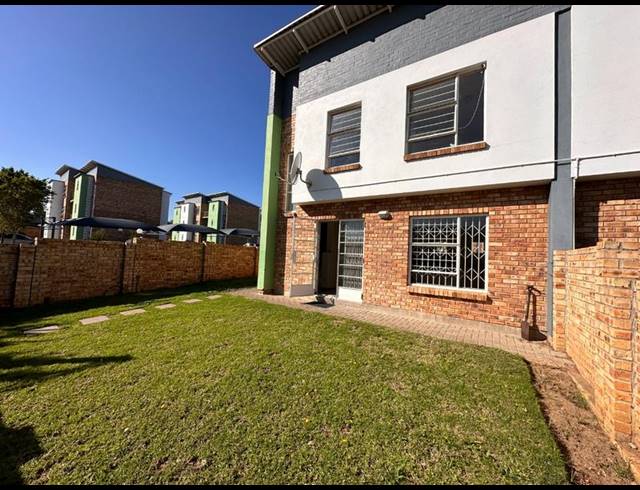 3 BEDROOM TOWNHOUSE FOR SALE IN THERESAPARK